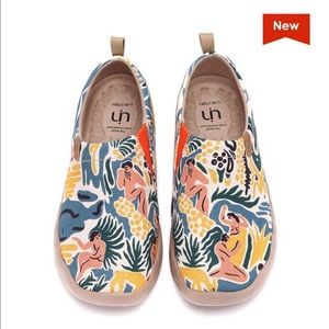 NEW - UIN “ The Dance “ canvas travel shoes.